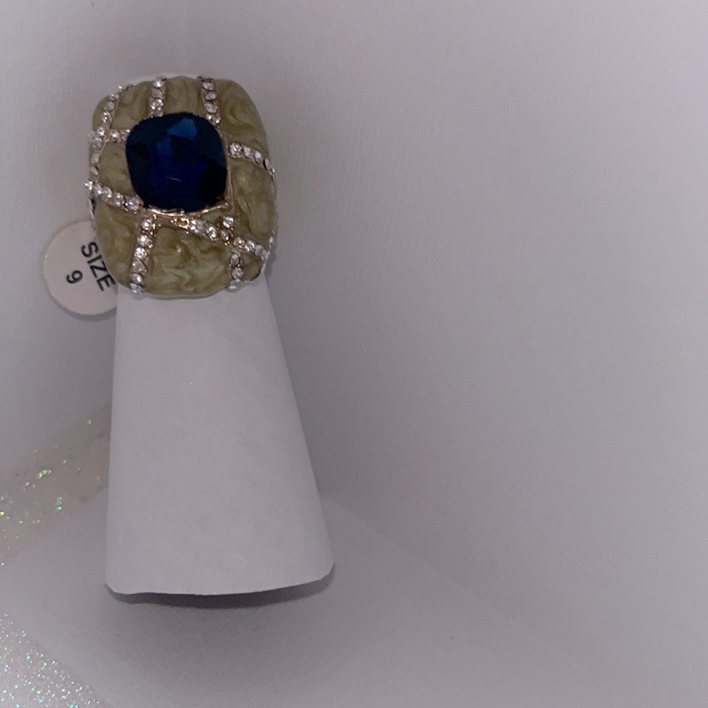 Sapphire & gold tone ring with cz accents, yellow marbled stone setting. Size 9